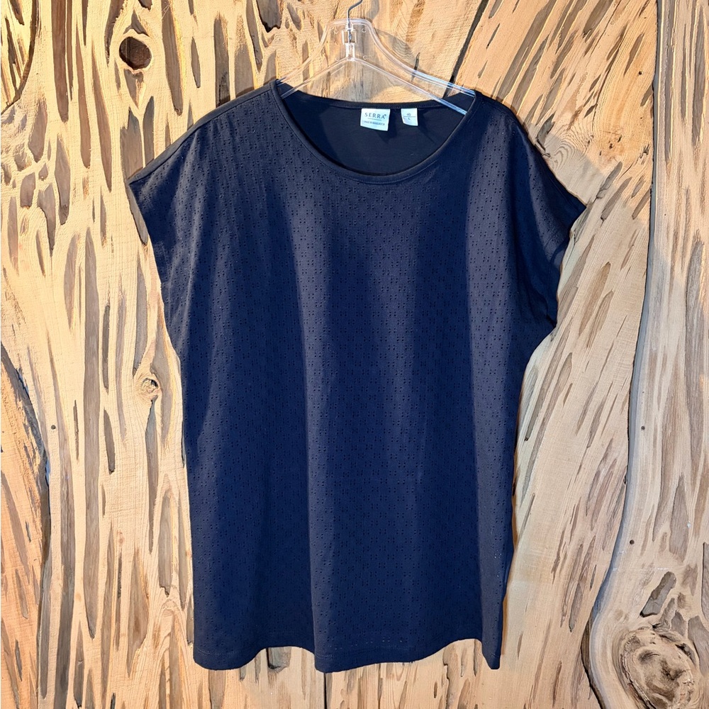 Serra 100% cotton black cap sleeve eyelet tee. Size: L - Picture 1 of 5